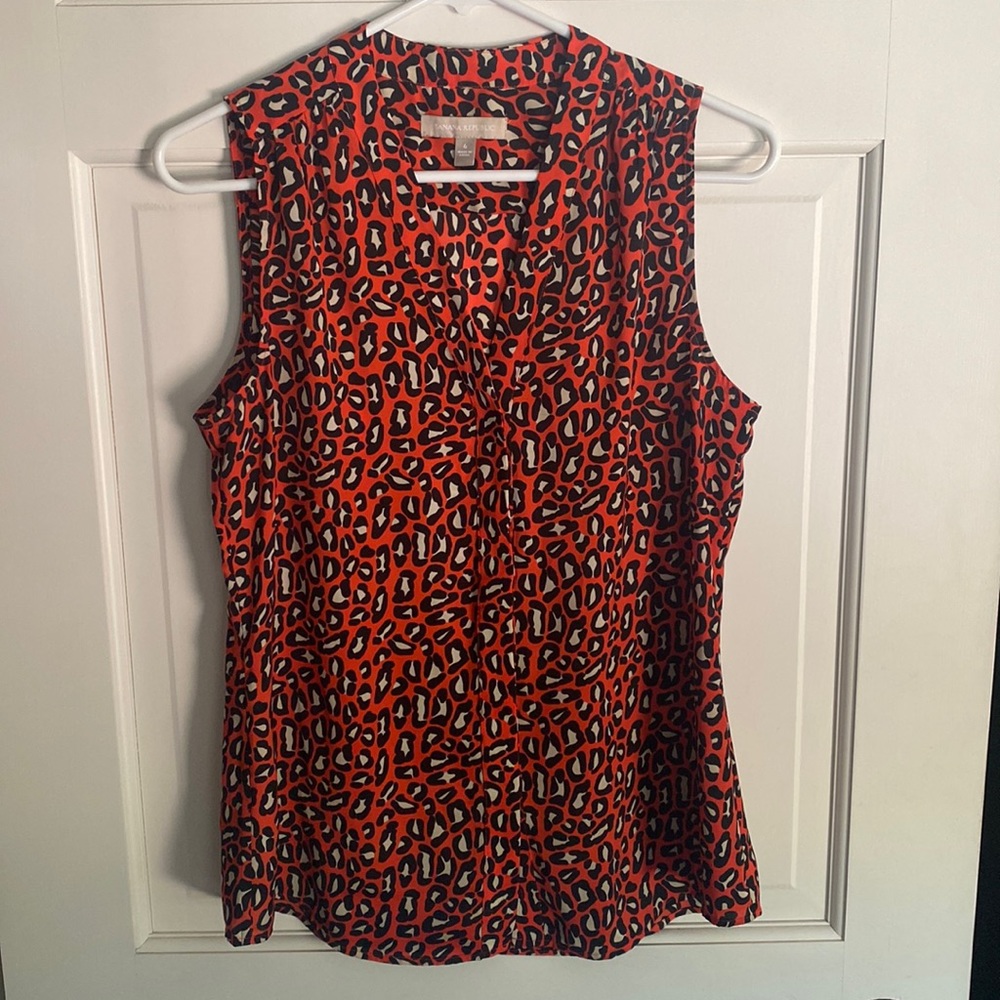 Bright/Dark coral leopard top